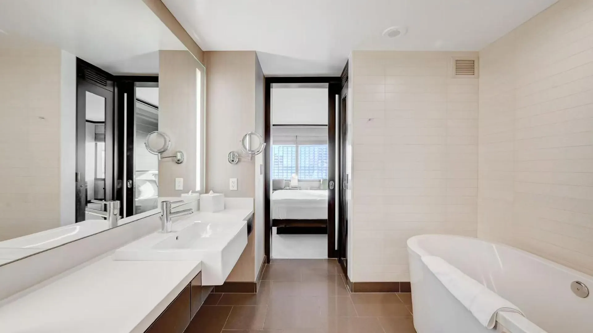 فندق Luxurious Vdara High Rise Room, City Skyline Views, King Bed, Free Valet, Smoke-Free لاس فيغاس