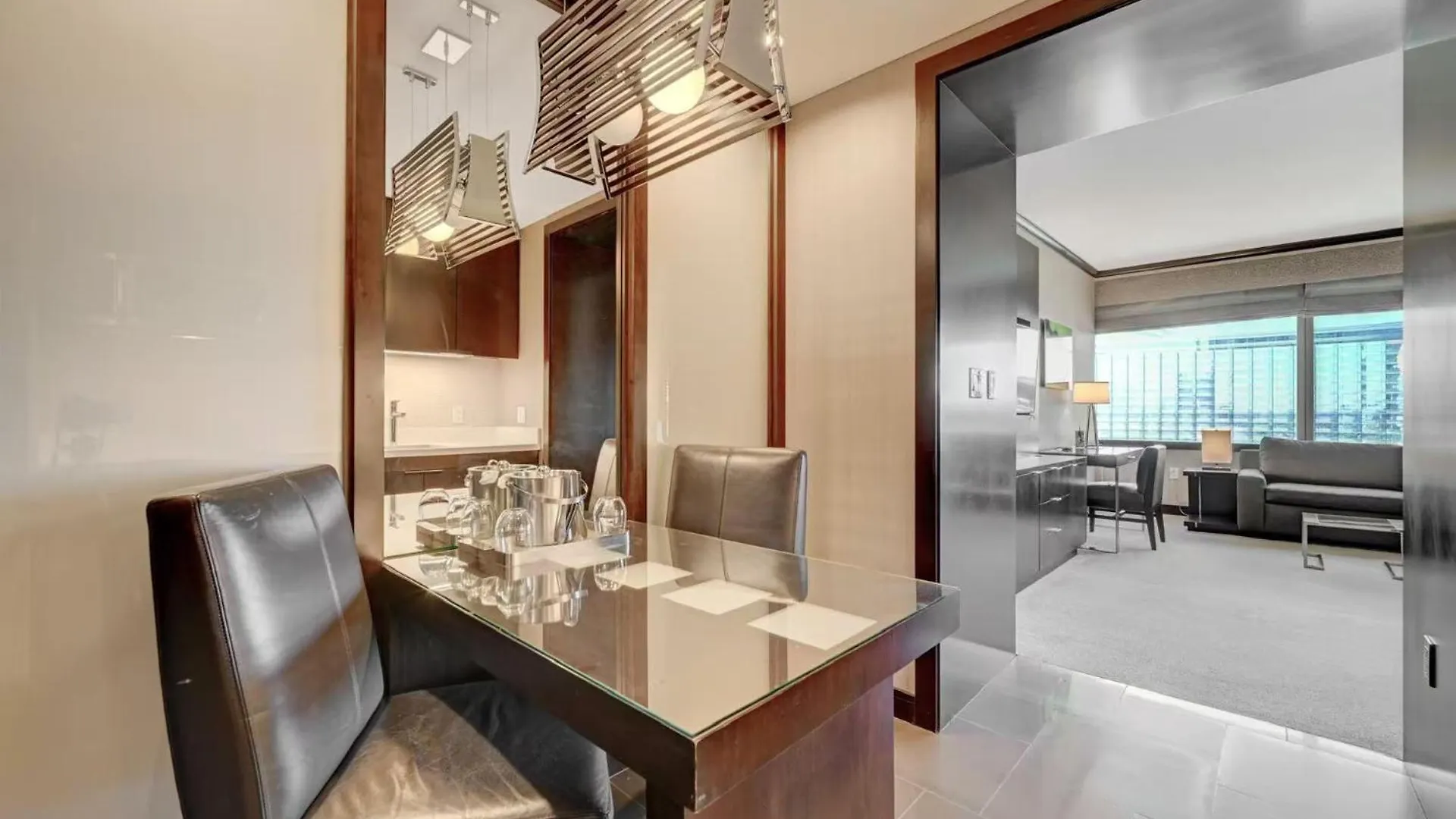 Luxurious Vdara High Rise Room, City Skyline Views, King Bed, Free Valet, Smoke-Free لاس فيغاس